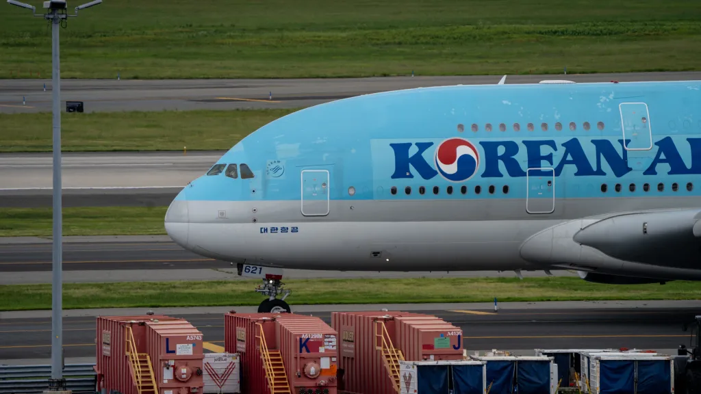 HL7621 · Airbus A380-800 at John F. Kennedy International Airport (photo 2 of 4)