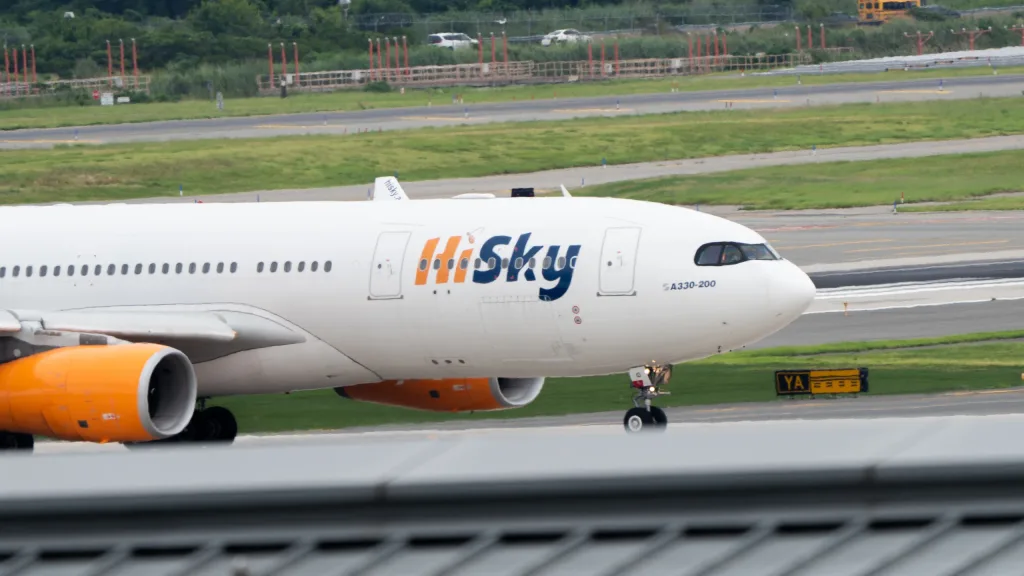YR-KID · Airbus A330-200 at John F. Kennedy International Airport (photo 2 of 5)