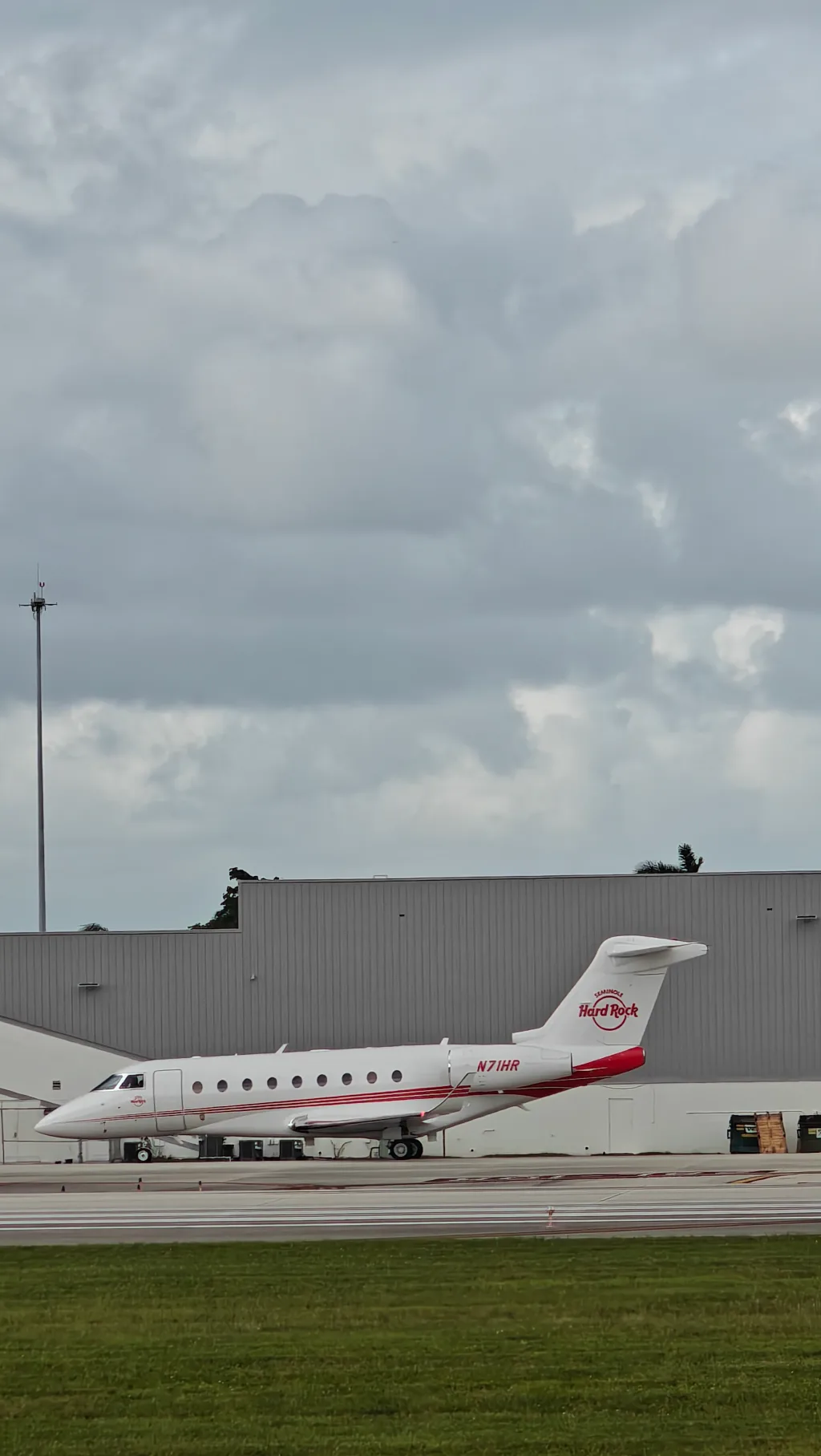N71HR · Gulfstream G280 at Fort Lauderdale Hollywood International Airport (photo 2 of 2)
