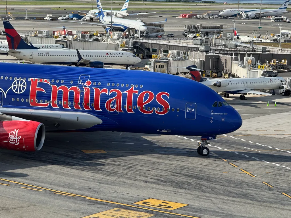 A6-EOD · Airbus A380-800 at John F. Kennedy International Airport (photo 2 of 3)