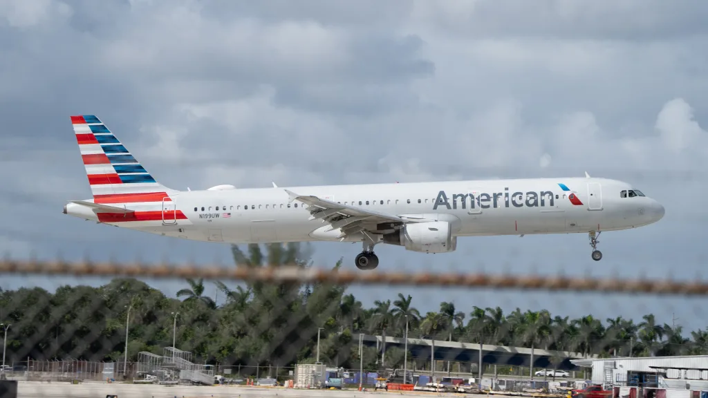 N199UW · Airbus A321 at Fort Lauderdale Hollywood International Airport