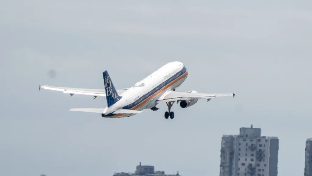 N763JB · Airbus A320 at John F. Kennedy International Airport (photo 5 of 5)