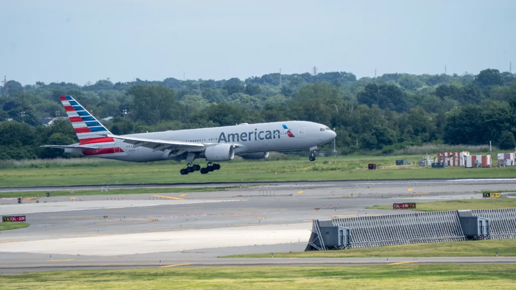 N790AN · Boeing 777-200 at John F. Kennedy International Airport