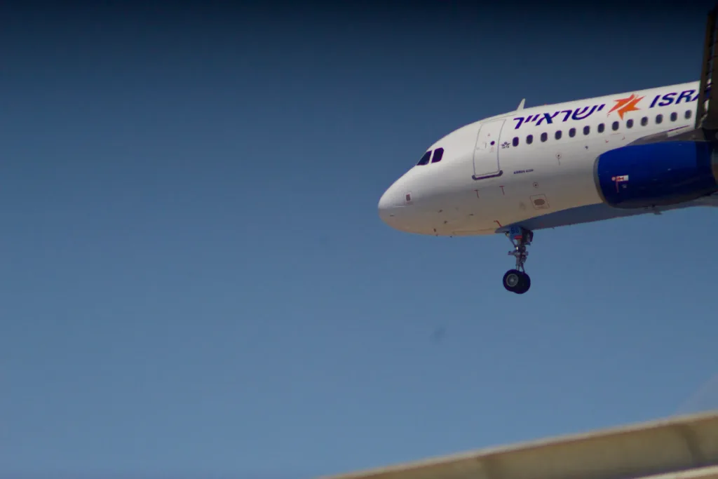 4X-ABS · Airbus a320-232 at Ben Gurion International Airport (photo 4 of 8)