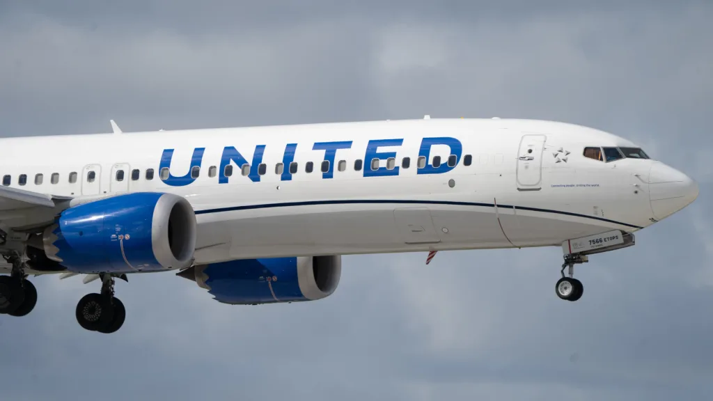 N17566 · Boeing 737 MAX 9 at Fort Lauderdale Hollywood International Airport (photo 2 of 2)