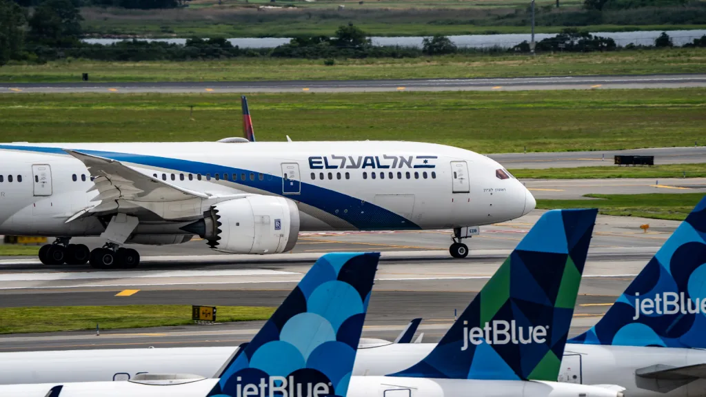 4X-EDB · Boeing 787-9 at John F. Kennedy International Airport (photo 1 of 3)