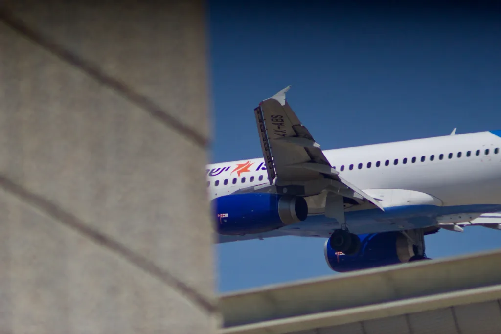 4X-ABS · Airbus a320-232 at Ben Gurion International Airport (photo 6 of 8)
