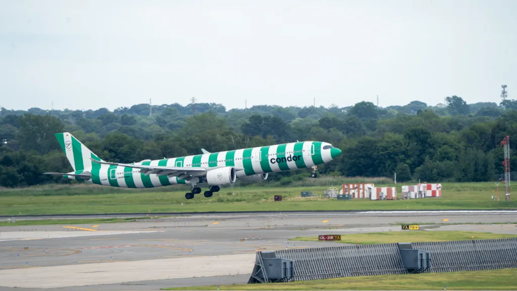 D-ANRE · Airbus A330 at John F. Kennedy International Airport (photo 2 of 3)