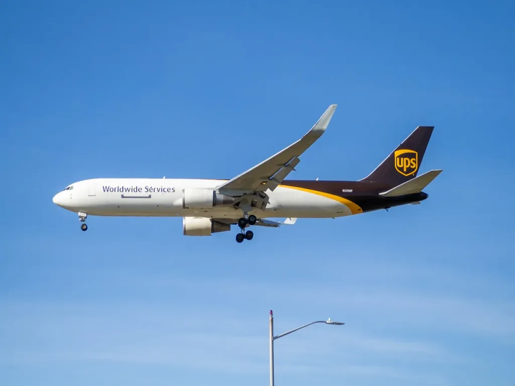 N320UP · Boeing 767-300 at Portland International Airport
