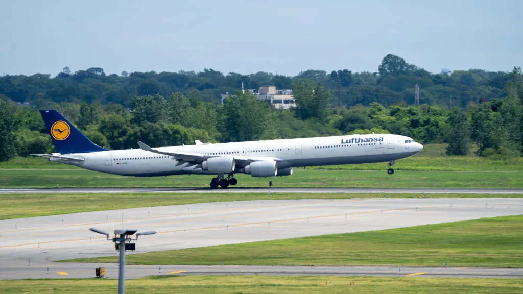 D-AIHW · Airbus A340-600 at John F. Kennedy International Airport
