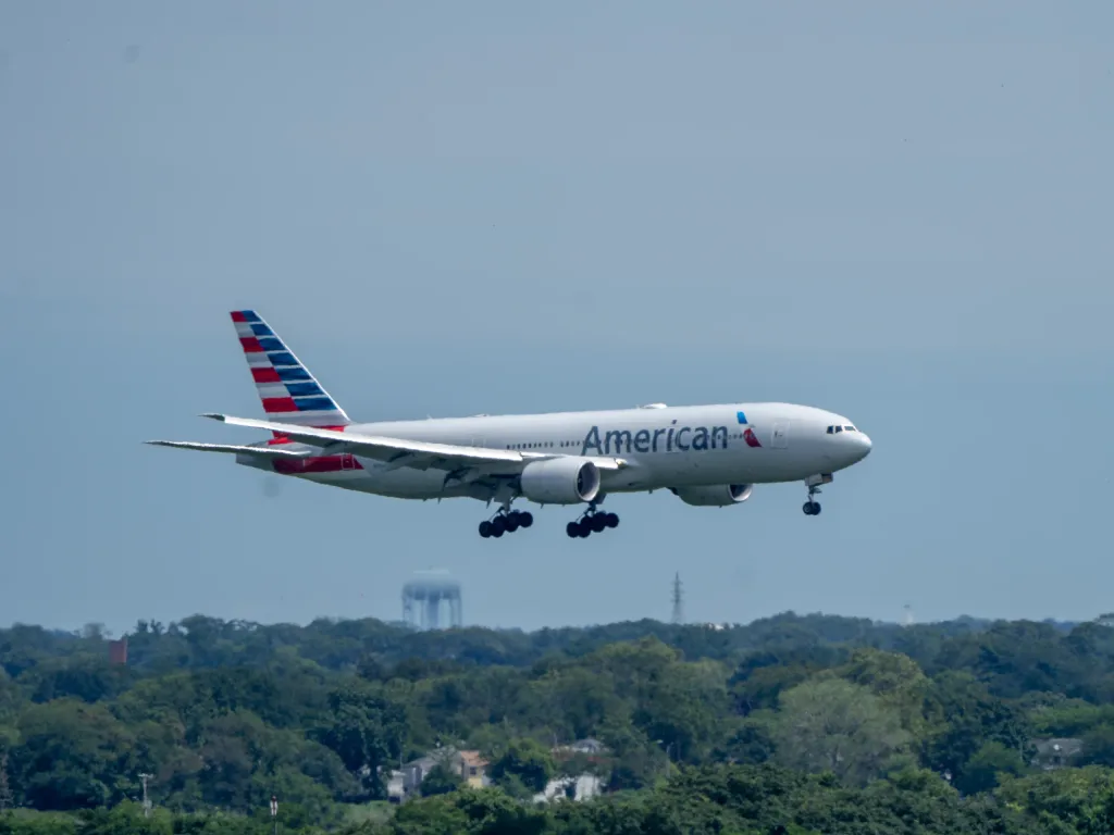 N790AN · Boeing 777-200 at John F. Kennedy International Airport (photo 2 of 2)