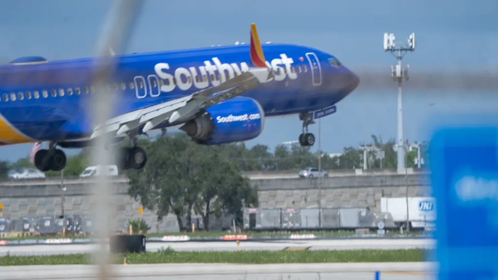 N8791D · Boeing 737 MAX 8 at Fort Lauderdale Hollywood International Airport (photo 2 of 2)