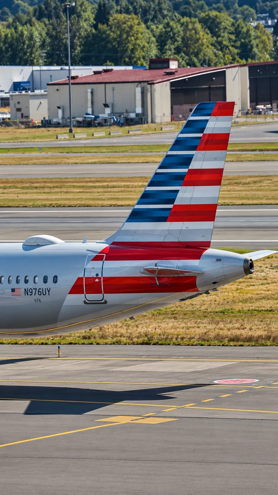 N976UY · Airbus A321 at Portland International Airport