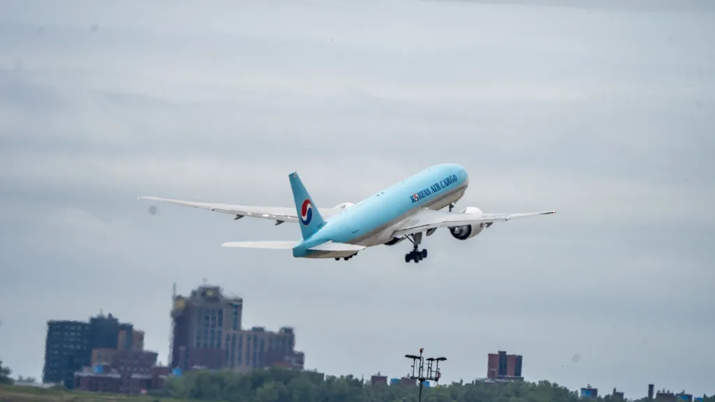 HL8005 · Boeing 777 at John F. Kennedy International Airport (photo 3 of 3)