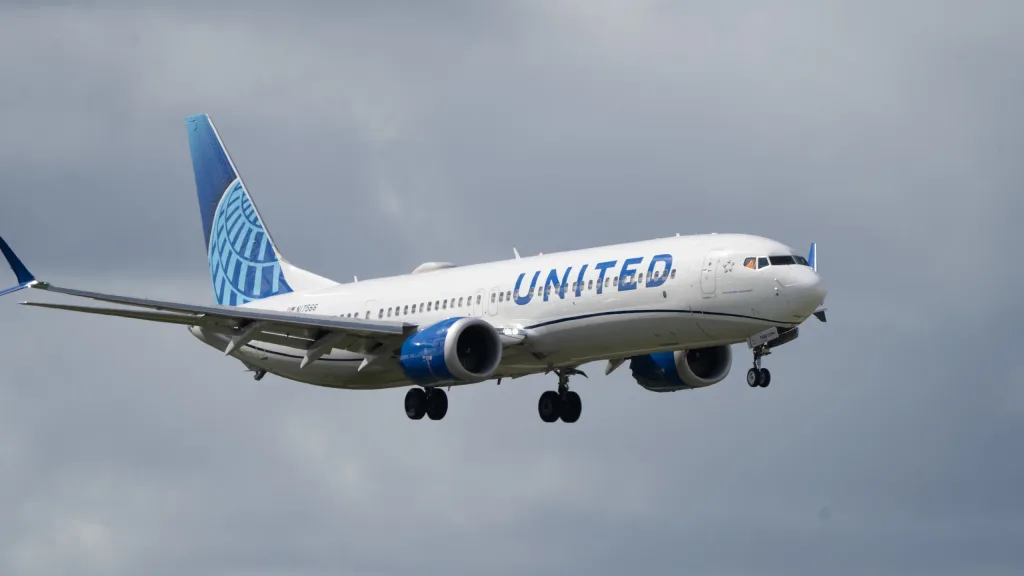 N17566 · Boeing 737 MAX 9 at Fort Lauderdale Hollywood International Airport (photo 1 of 2)