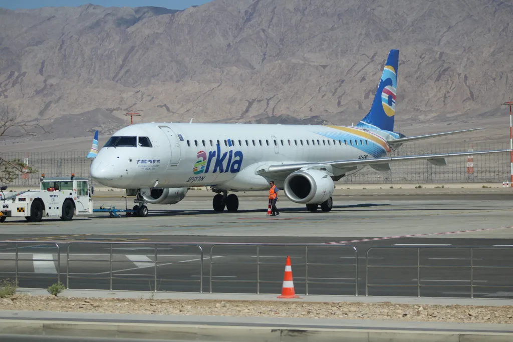 4X-EMC · Embraer E195AR at Ramon International Airport