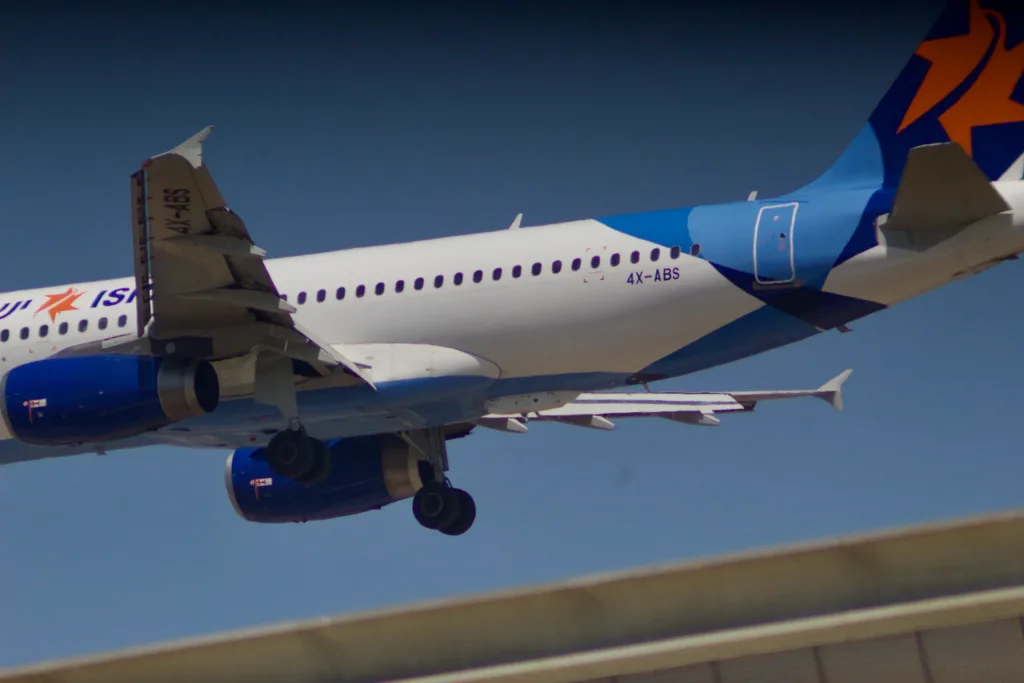 4X-ABS · Airbus a320-232 at Ben Gurion International Airport (photo 3 of 8)