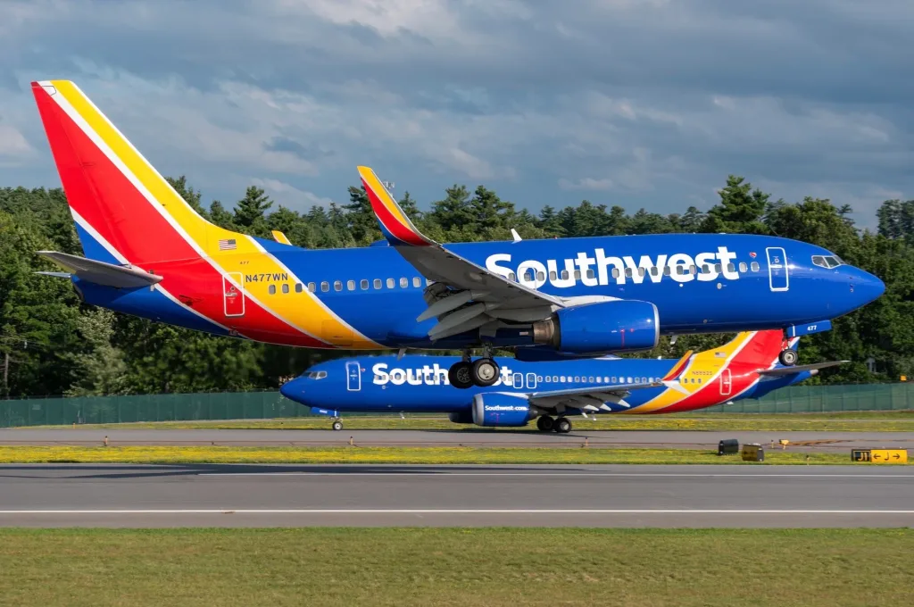 N477WN · Boeing 737-700 at Manchester-Boston Regional Airport