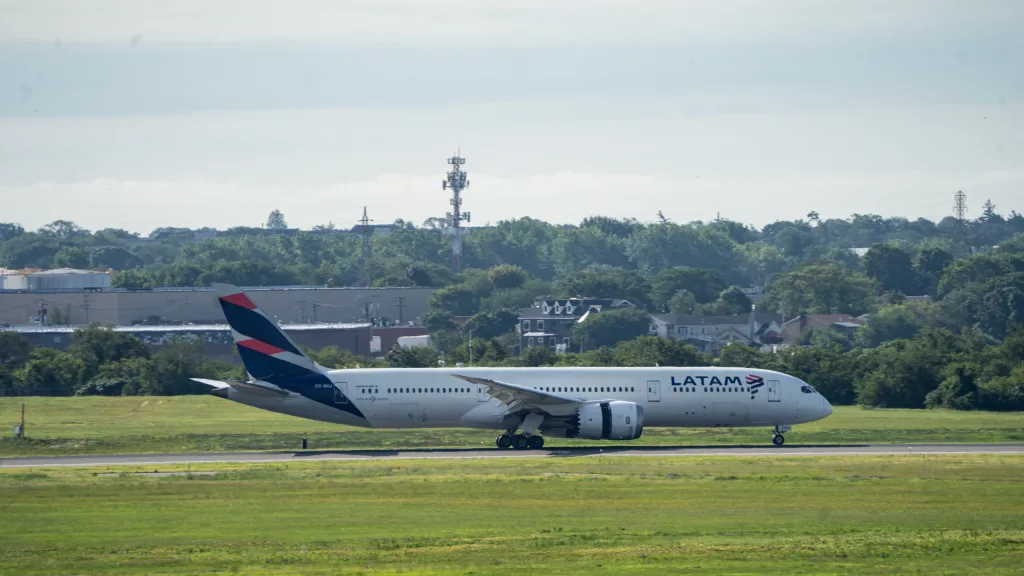 CC-BGJ · Boeing 787-9 at John F. Kennedy International Airport (photo 2 of 2)
