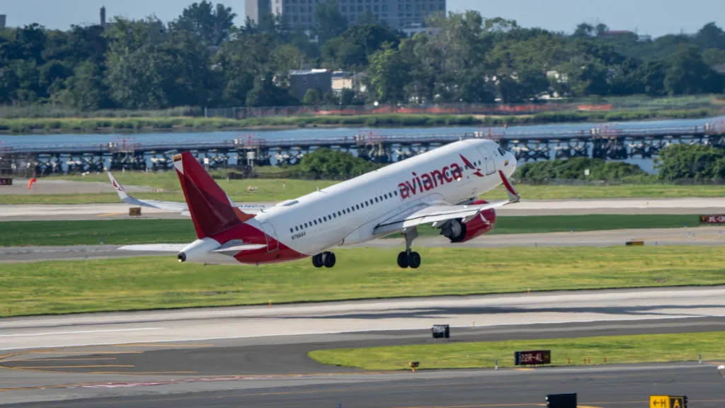 N766AV · Airbus A320neo at John F. Kennedy International Airport (photo 1 of 2)