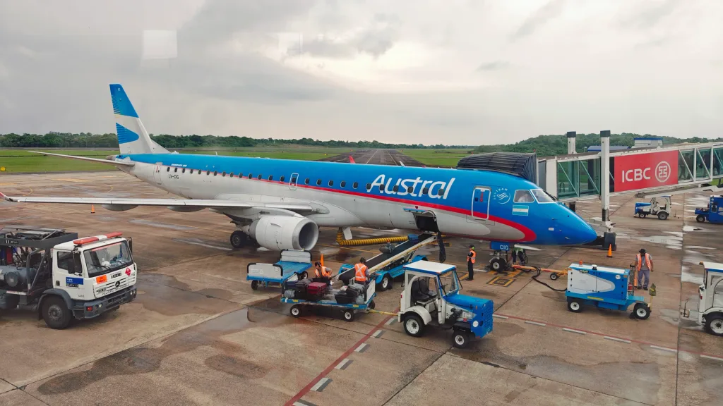 LV-CIG · Embraer E190 at Cataratas Del Iguazú International Airport