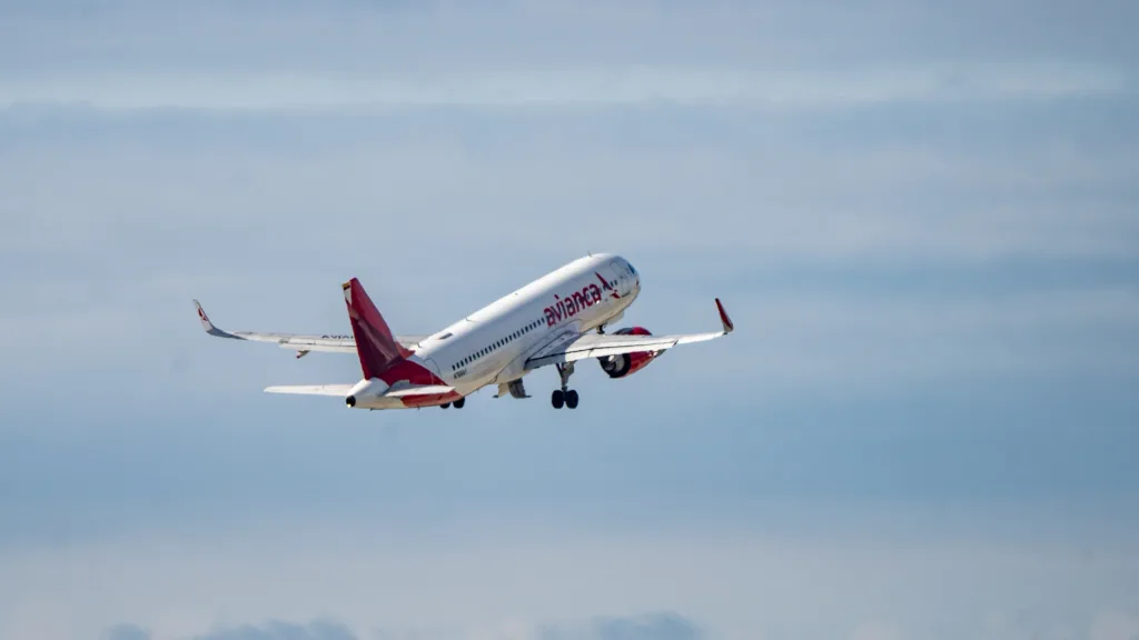 N766AV · Airbus A320neo at John F. Kennedy International Airport (photo 2 of 2)