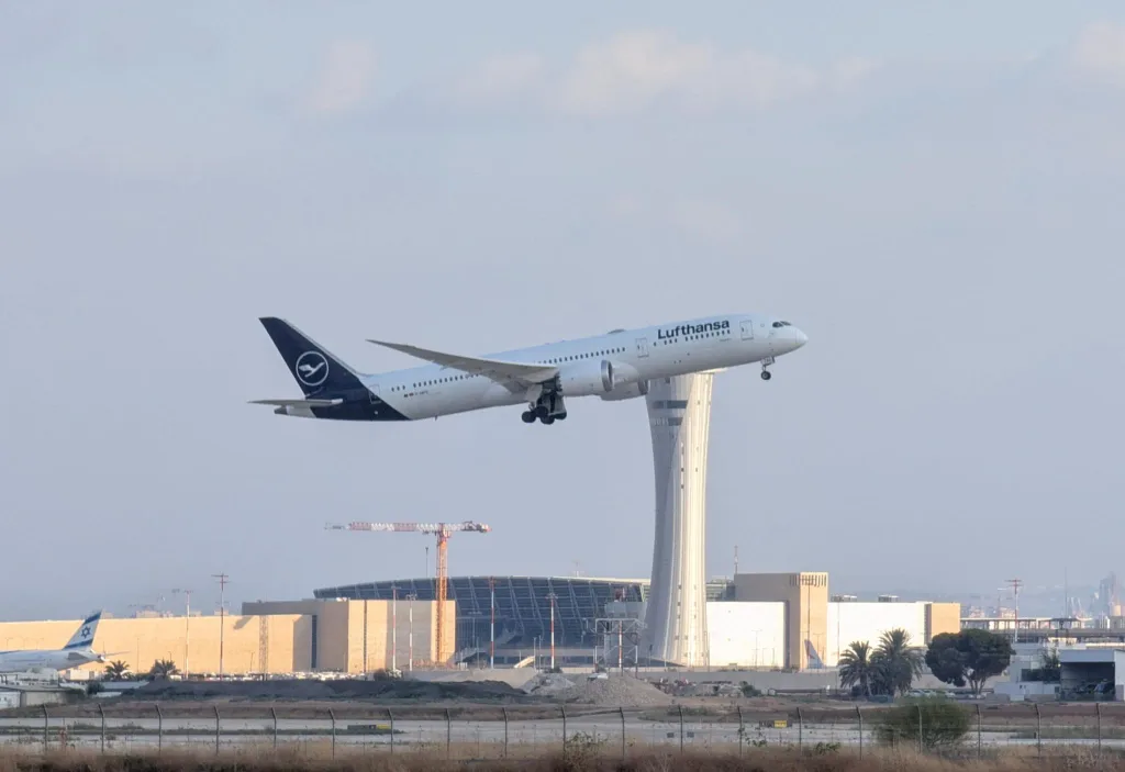 D-ABPD · Boeing 787-900 at Ben Gurion International Airport (photo 3 of 5)