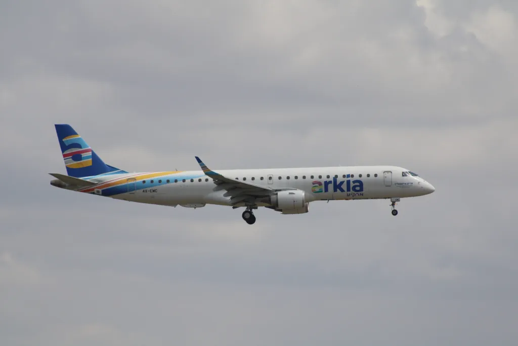 4X-EMC · Embraer E195 at Ben Gurion International Airport