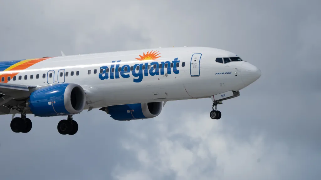 N818NV · Boeing 737 MAX 8 at Fort Lauderdale Hollywood International Airport
