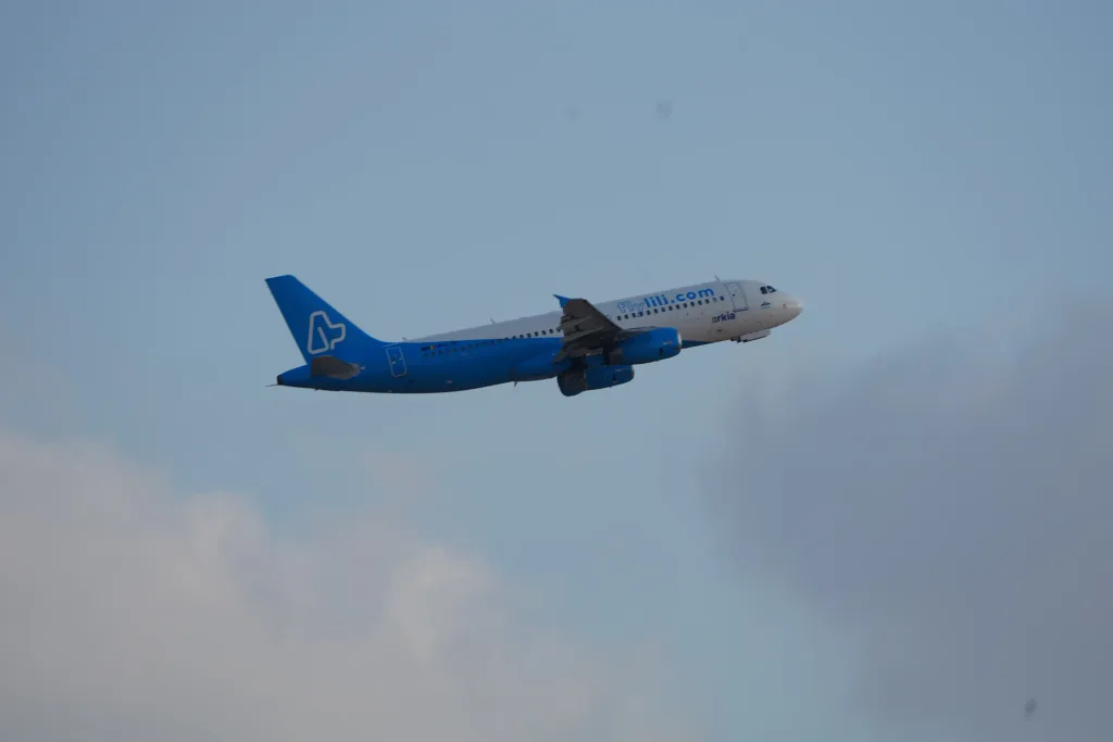 YR-LIB · Airbus A320 at Ben Gurion International Airport (photo 3 of 3)