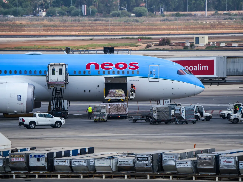 EI-NEU · Boeing 787-9 at Ben Gurion International Airport (photo 3 of 3)