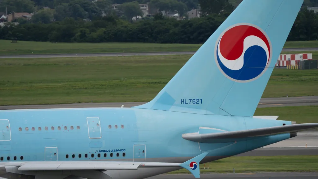 HL7621 · Airbus A380-800 at John F. Kennedy International Airport (photo 3 of 4)