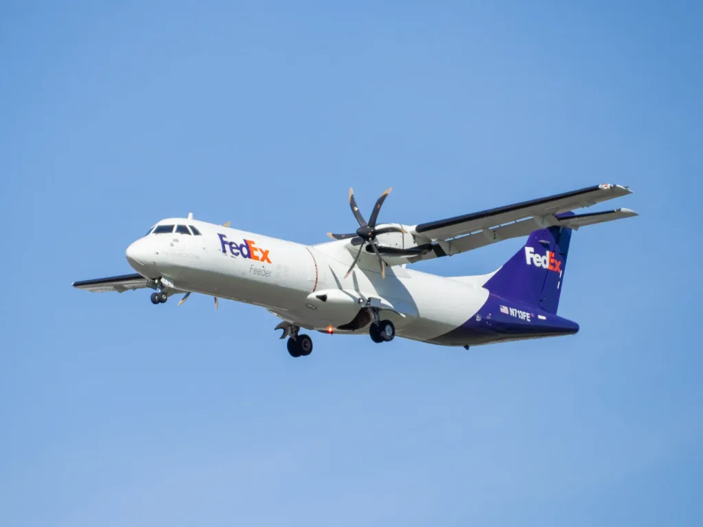 N713FE · ATR 72 at Portland International Airport