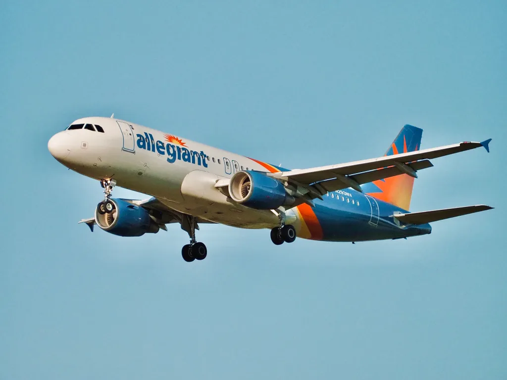 N293NV · Airbus A320 at Portland International Airport