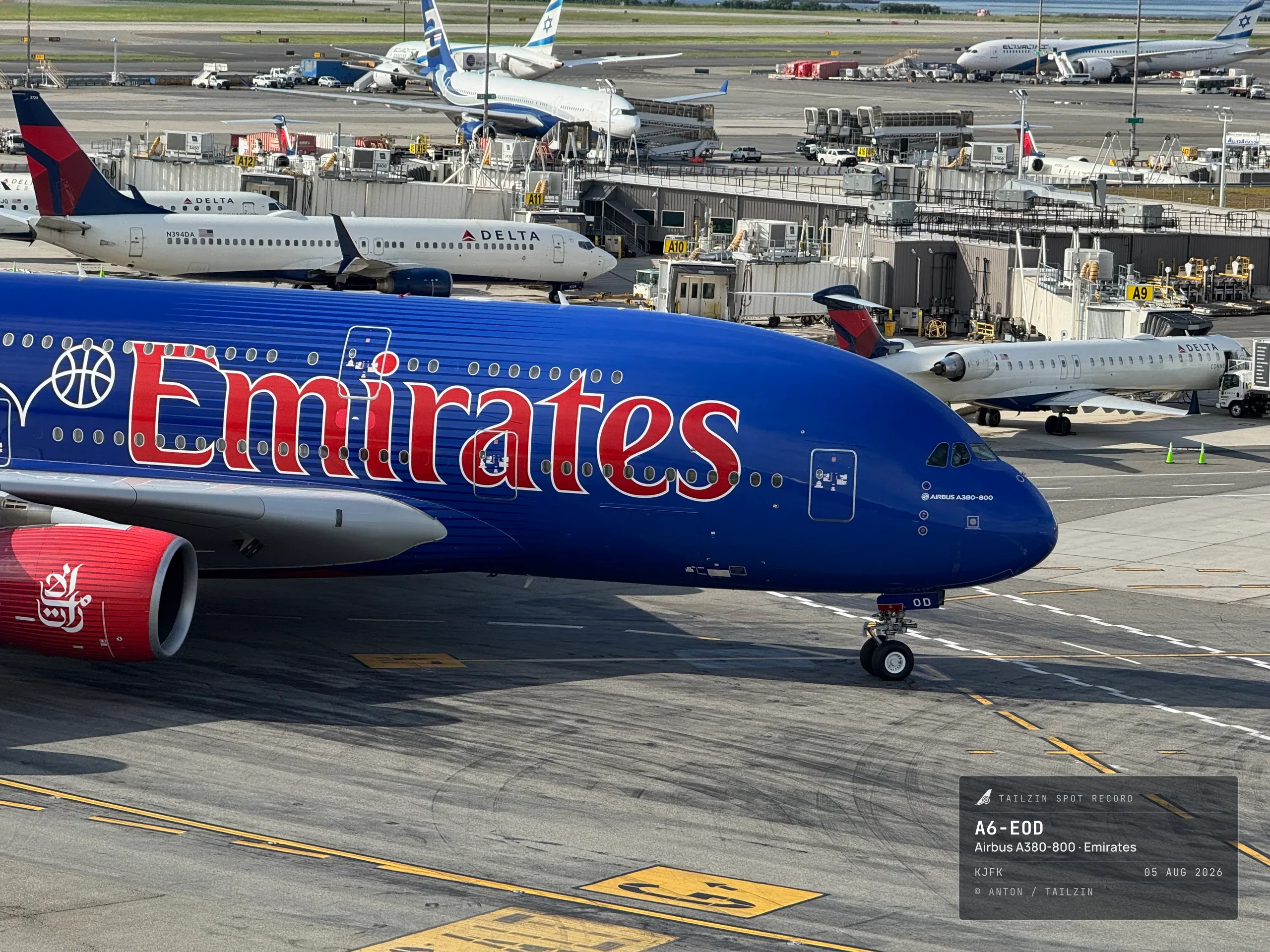 A6-EOD · Airbus A380-800 at John F. Kennedy International Airport (photo 2 of 3)