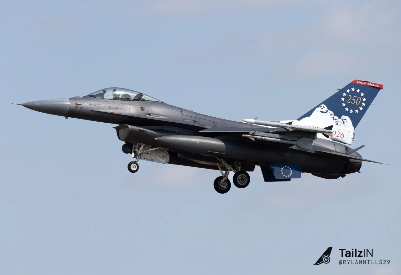 Military aircraft at Sioux Falls Regional Airport (photo 2 of 2)
