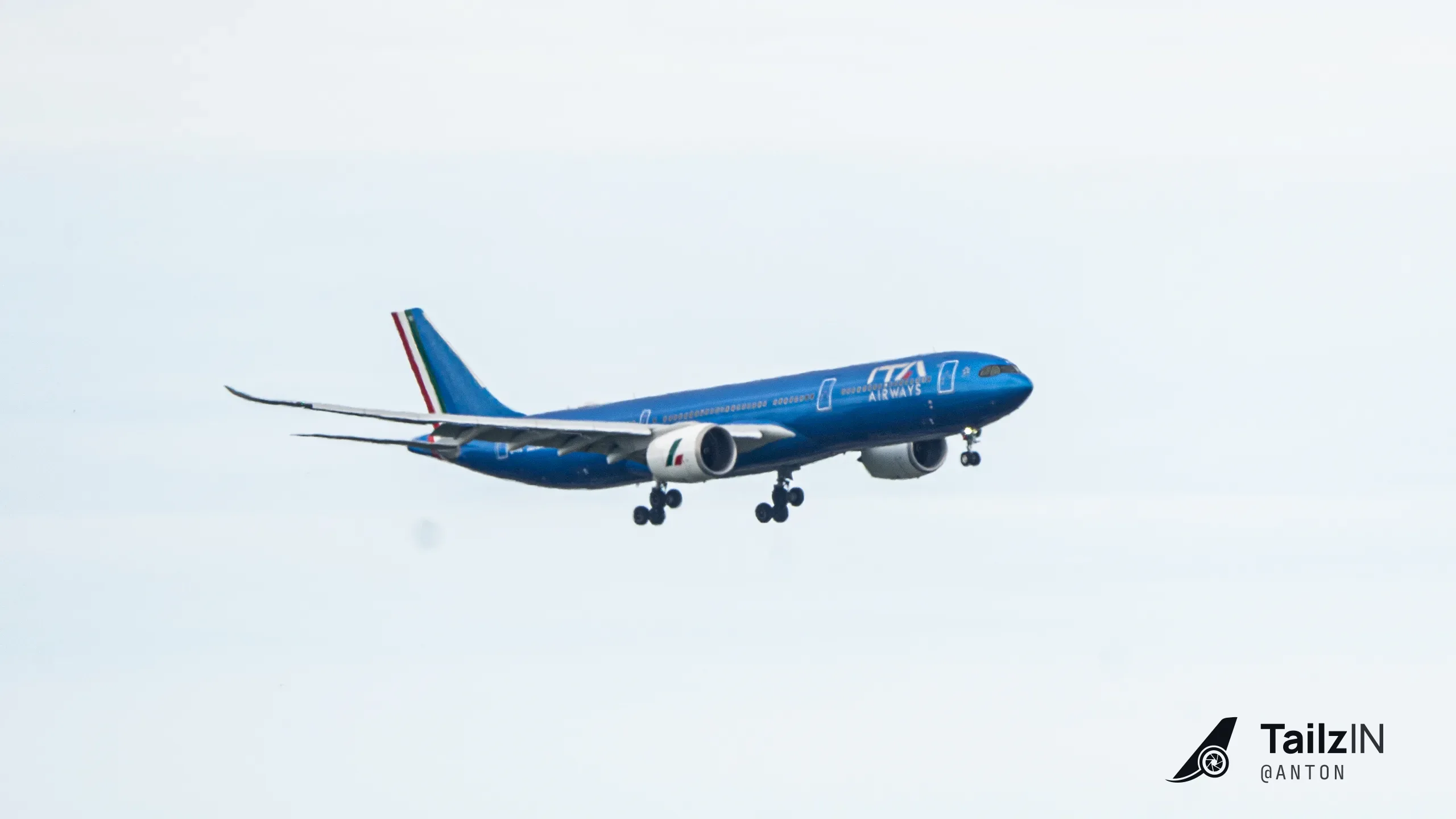 EI-TYG · Airbus A330 at John F. Kennedy International Airport (photo 2 of 2)