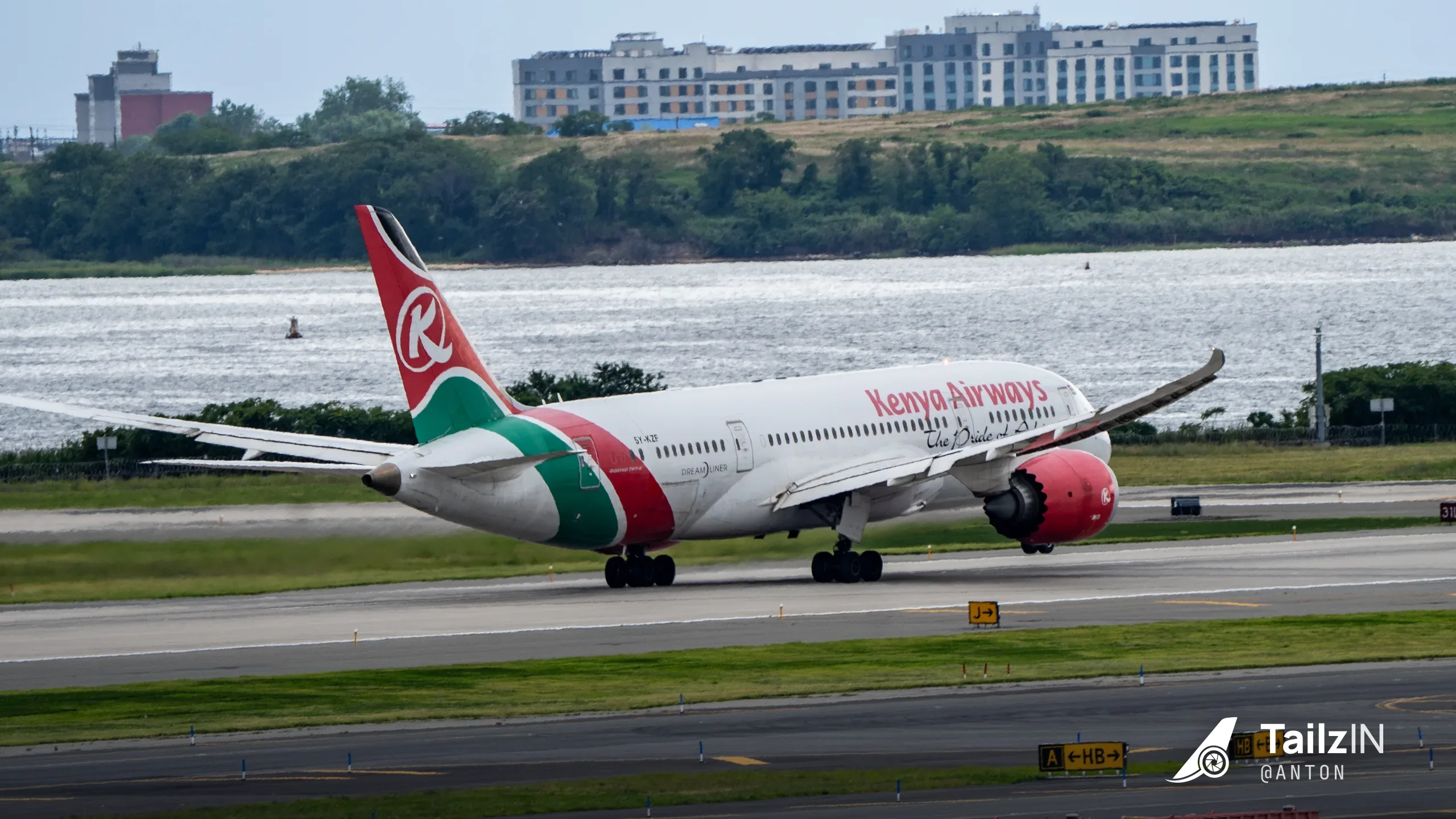 5Y-KZF · Boeing 787-8 at John F. Kennedy International Airport (photo 2 of 3)