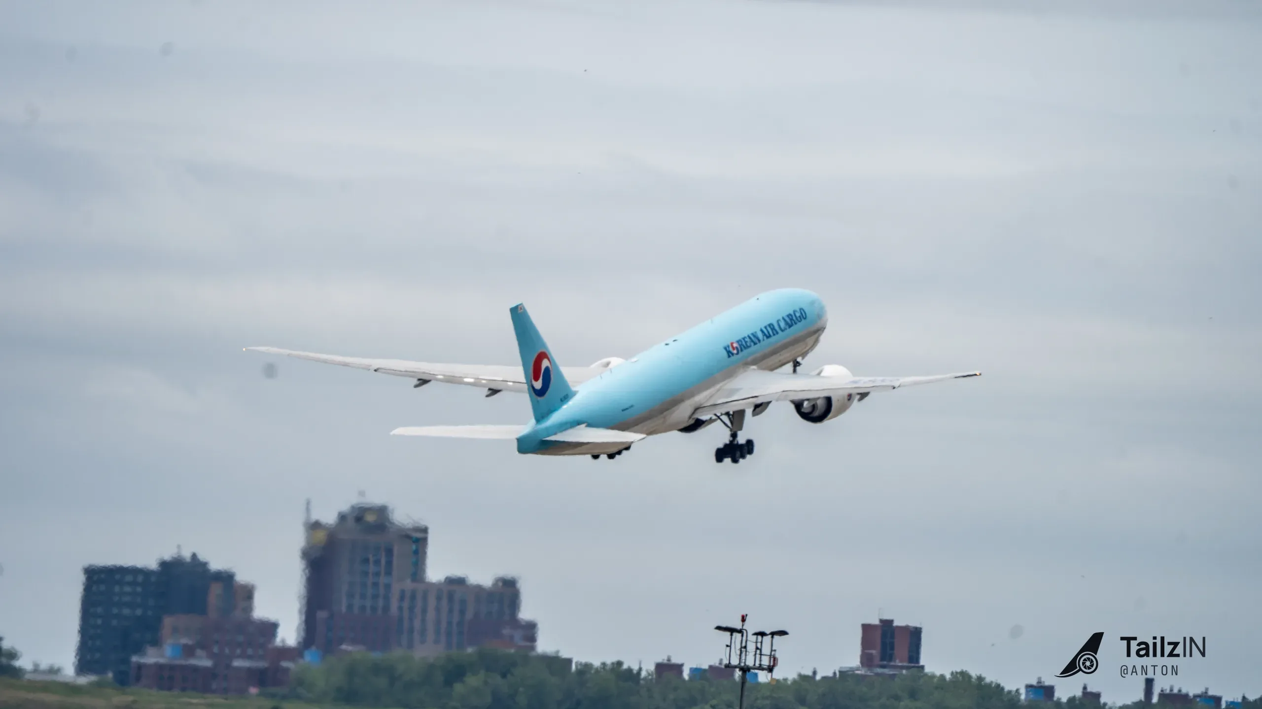 HL8005 · Boeing 777 at John F. Kennedy International Airport (photo 3 of 3)