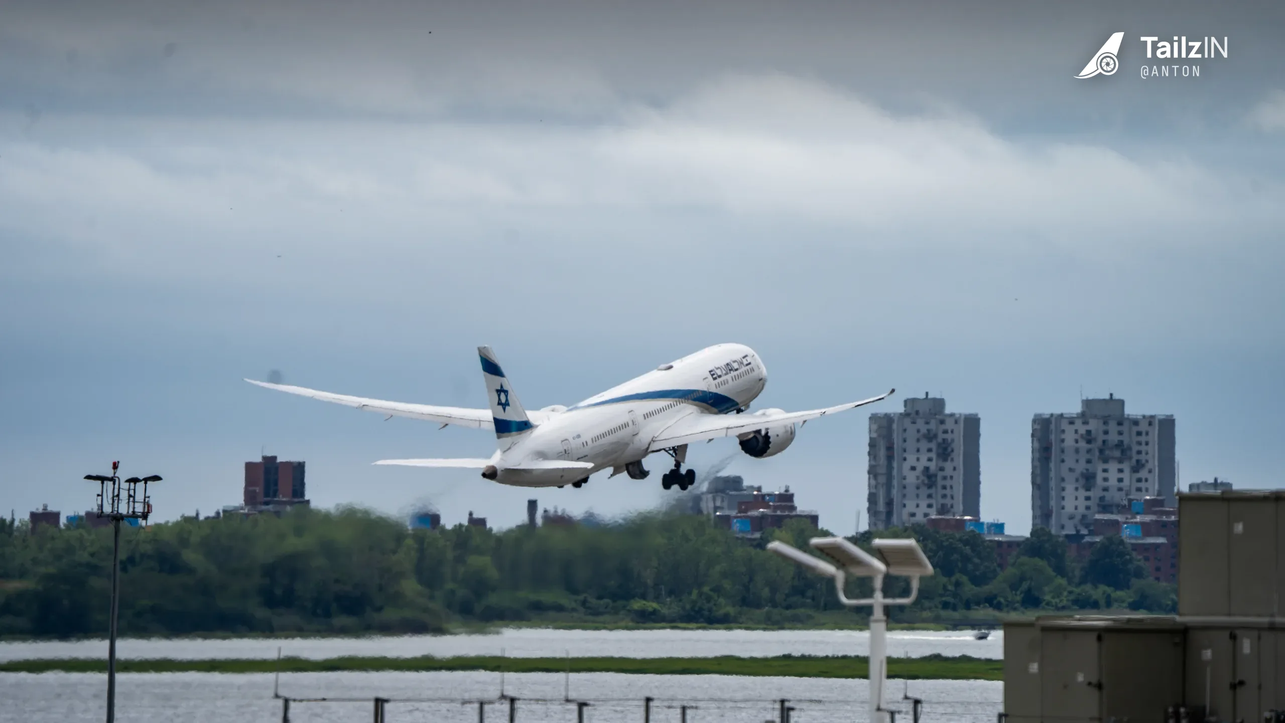 4X-EDB · Boeing 787-9 at John F. Kennedy International Airport (photo 3 of 3)