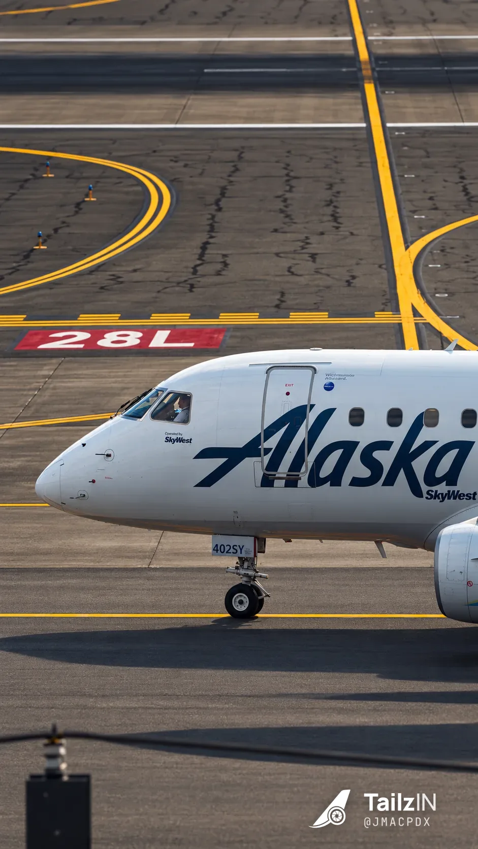 N402SY · Embraer E175 at Portland International Airport (photo 3 of 3)