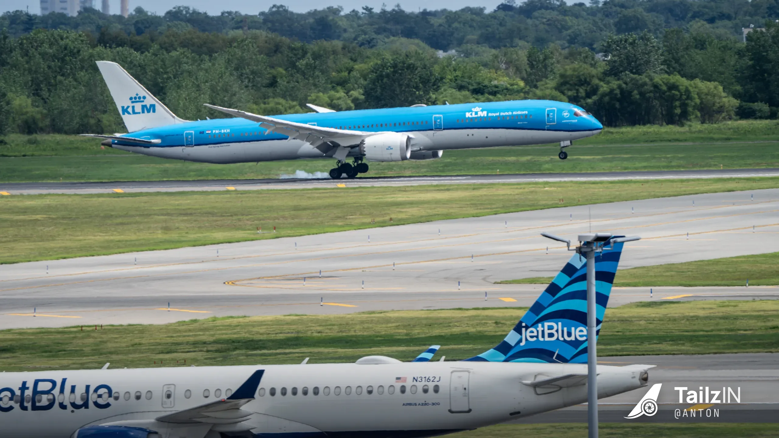 PH-BKH · Boeing 787-10 at John F. Kennedy International Airport (photo 2 of 2)