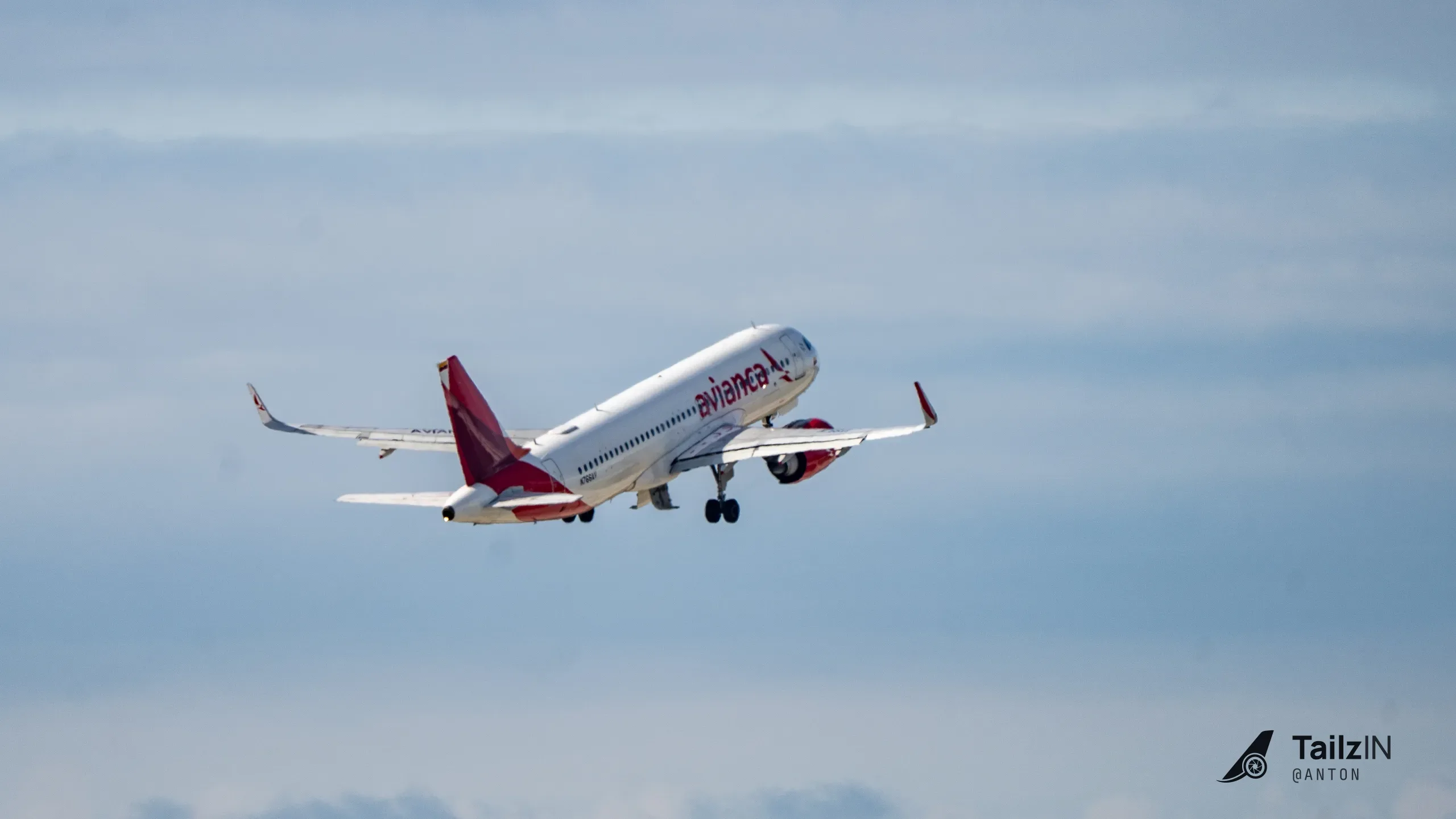 N766AV · Airbus A320neo at John F. Kennedy International Airport (photo 2 of 2)